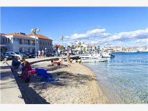 Ferienhäuser Šibenik Riviera,BuchenBlissAb 114 €