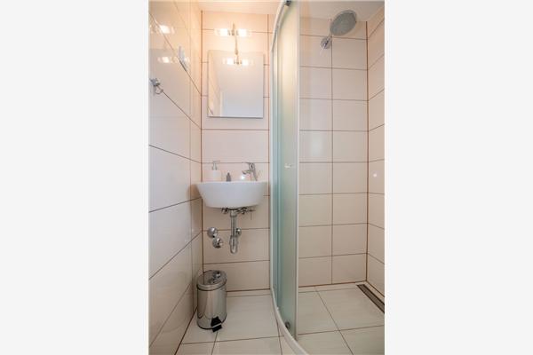 Room S1, for 2 persons