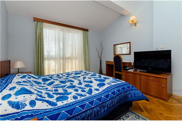 Room S10, for 2 persons