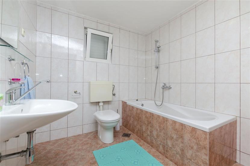 Apartment A2, for 4 persons