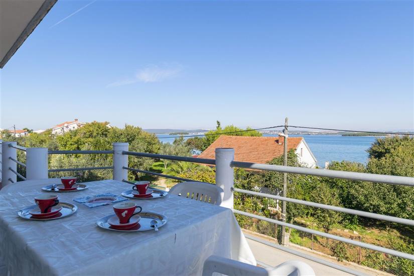 Apartment A2, for 6 persons