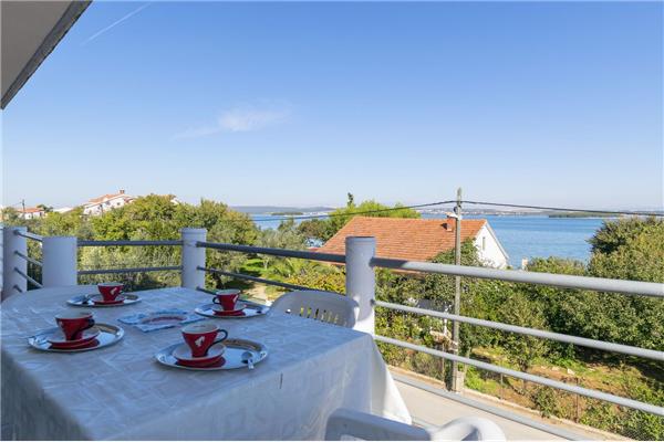 Apartment A2, for 6 persons