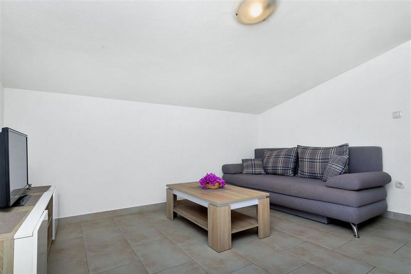 Apartment A9, for 7 persons