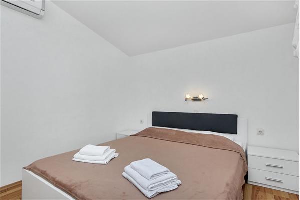 Apartment A9, for 7 persons