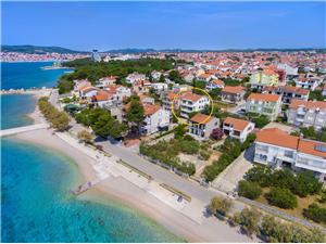 Apartmaji Bruno Vodice, Kvadratura 60,00 m2, Oddaljenost od morja 20 m