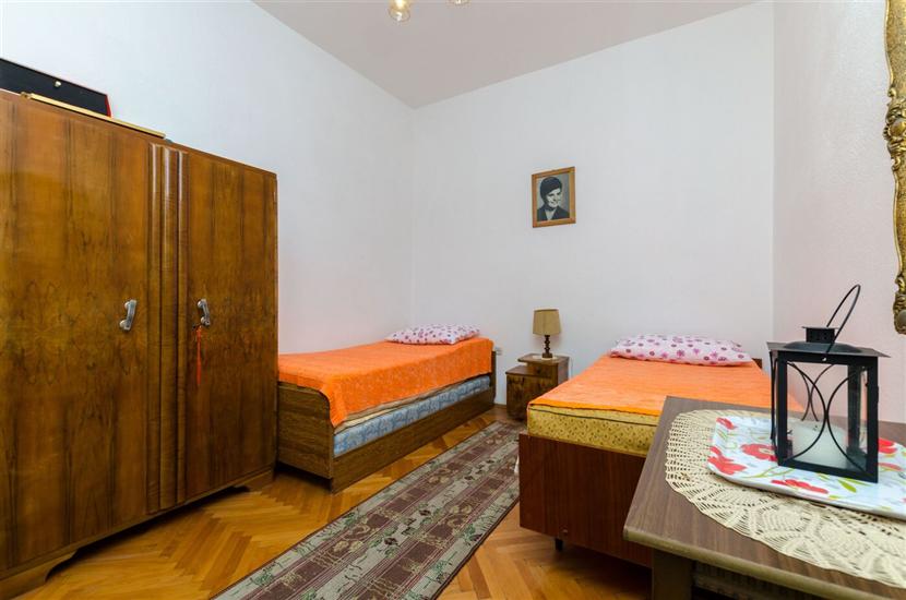 Apartment A2, for 5 persons