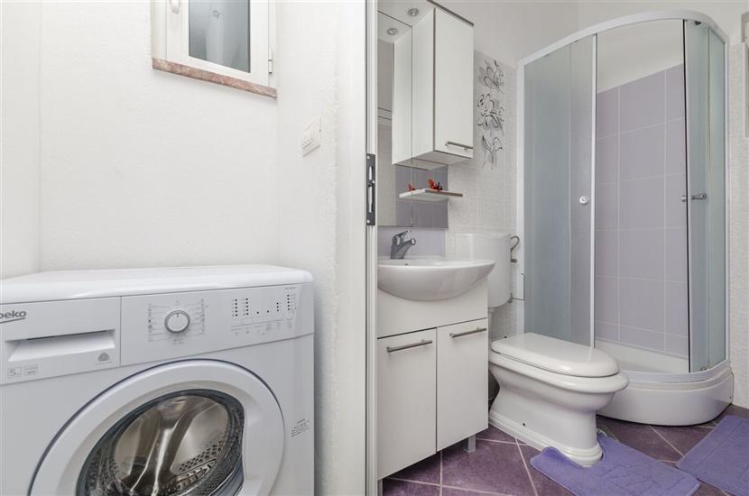 Apartment A2, for 6 persons