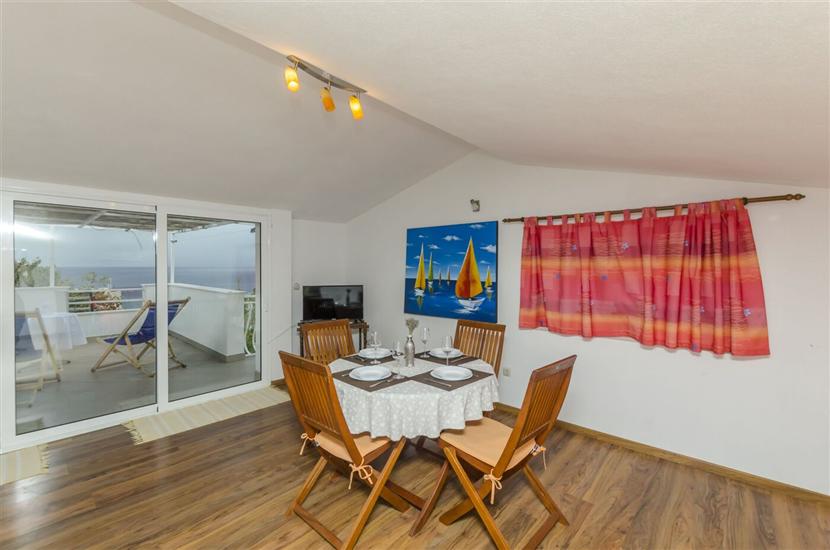 Apartment A2, for 6 persons