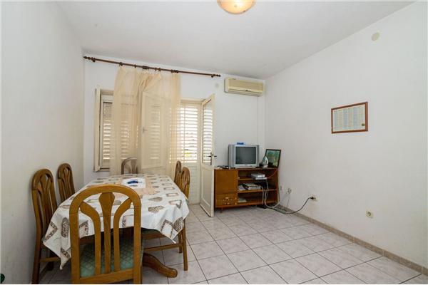 Apartment A2, for 7 persons