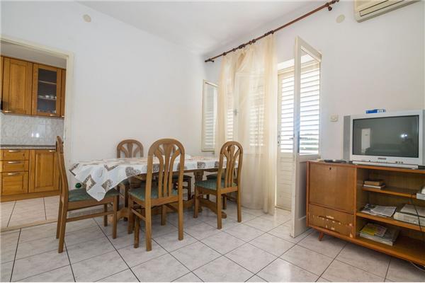 Apartment A2, for 7 persons