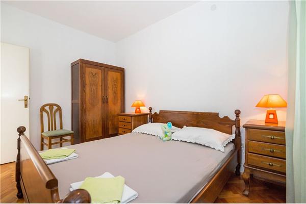 Apartment A2, for 7 persons