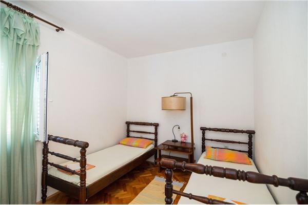 Apartment A2, for 7 persons