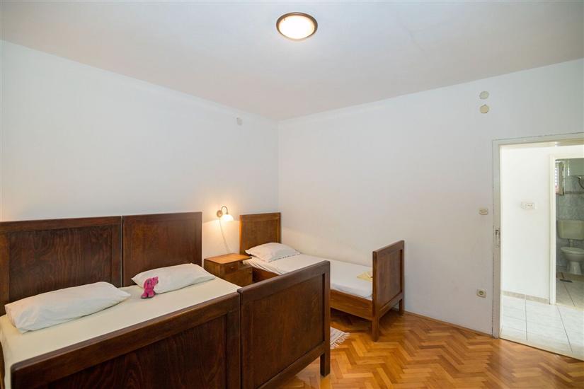 Apartment A2, for 7 persons