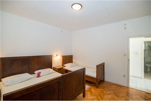 Apartment A2, for 7 persons
