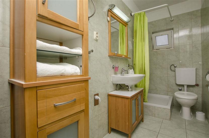 Apartment A1, for 5 persons