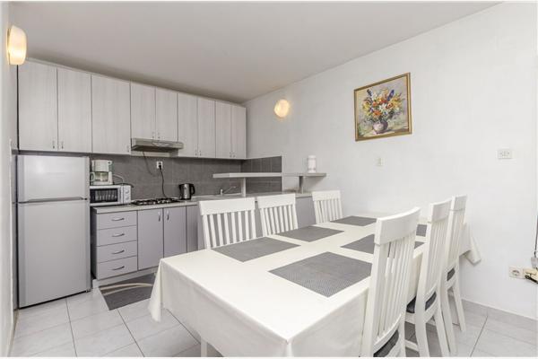 Apartment A1, for 5 persons