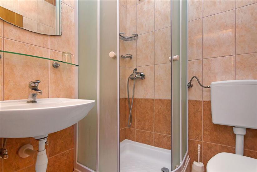 Apartment A7, for 5 persons