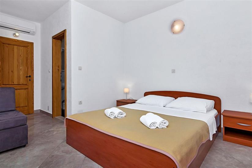 Apartment A8, for 5 persons