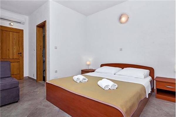 Apartment A8, for 5 persons