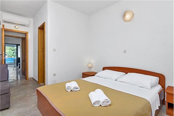Apartment A8, for 5 persons