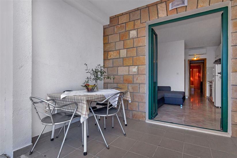 Apartment A8, for 5 persons