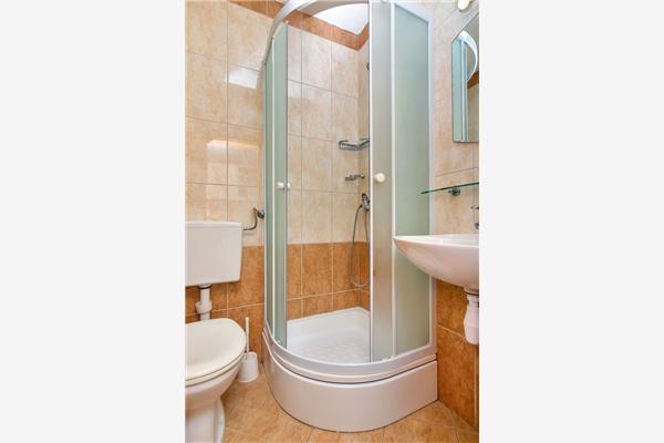 Apartment A11, for 5 persons