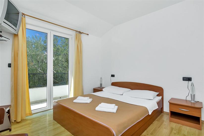 Apartment A11, for 5 persons