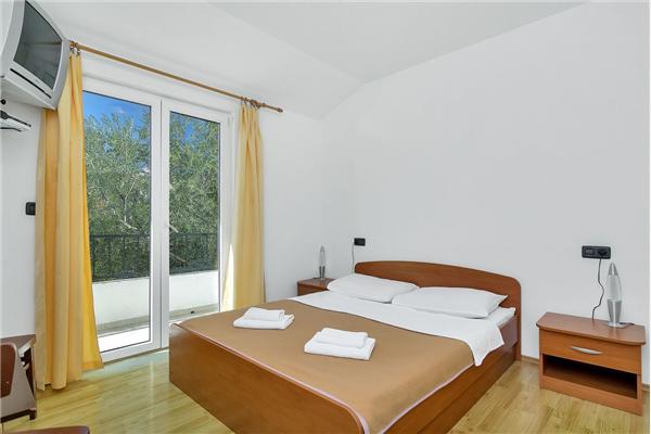 Apartment A11, for 5 persons