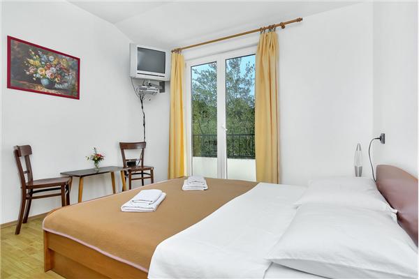 Apartment A11, for 5 persons