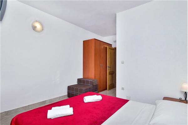 Apartment A13, for 8 persons