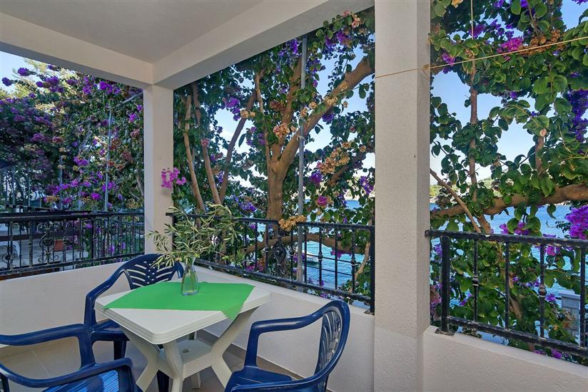 Apartment A13, for 8 persons