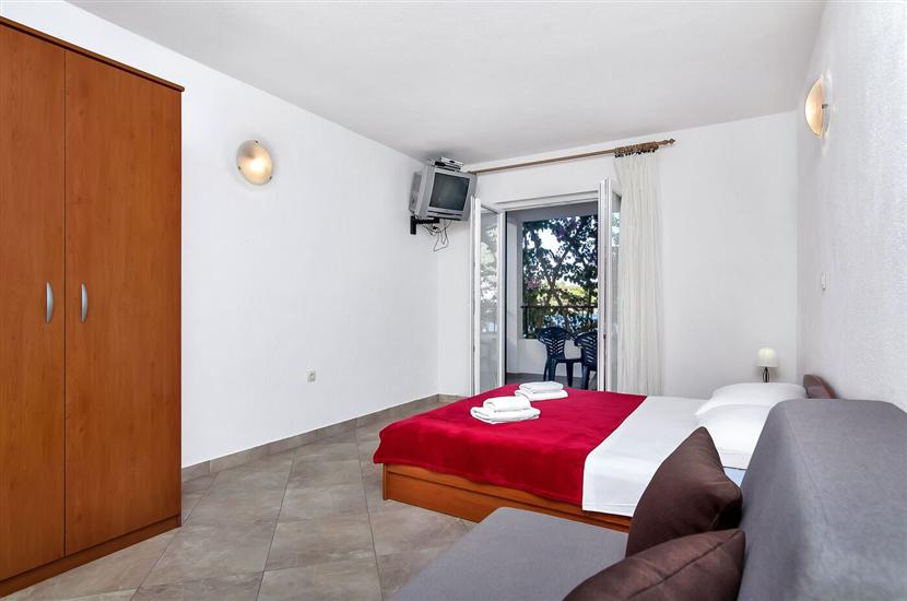 Apartment A13, for 8 persons