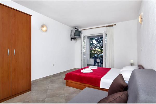 Apartment A13, for 8 persons