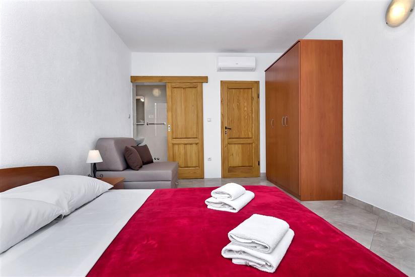 Apartment A13, for 8 persons