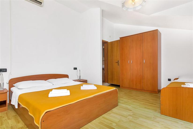 Apartment A14, for 8 persons