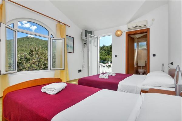 Apartment A14, for 8 persons