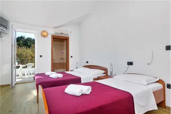 Apartment A14, for 8 persons