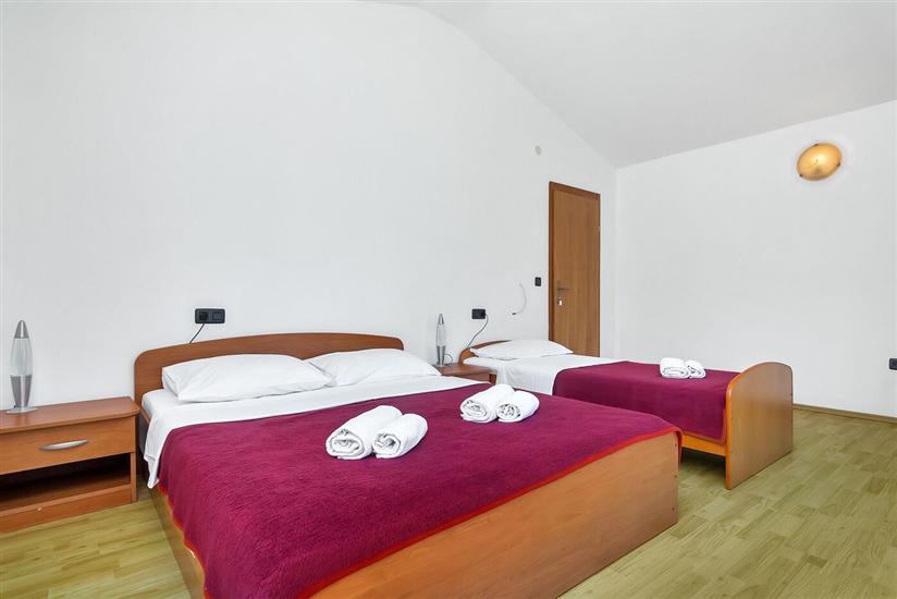 Apartment A14, for 8 persons