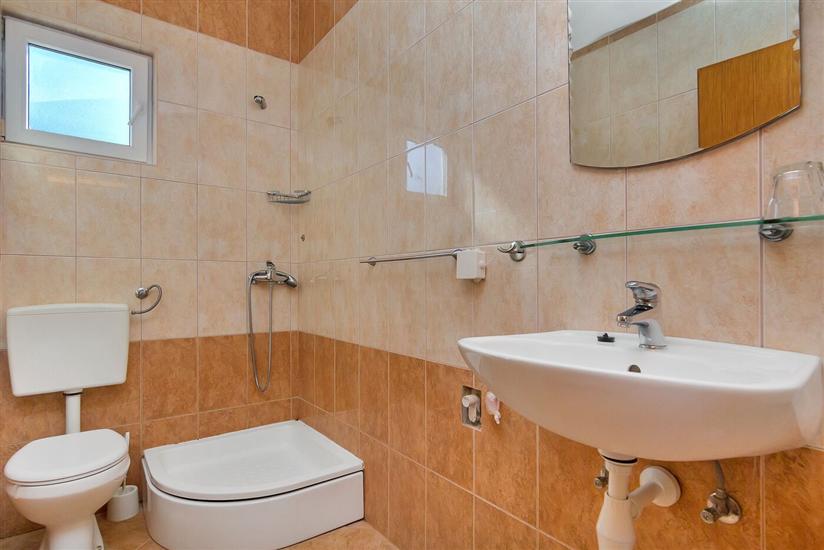 Apartment A14, for 8 persons