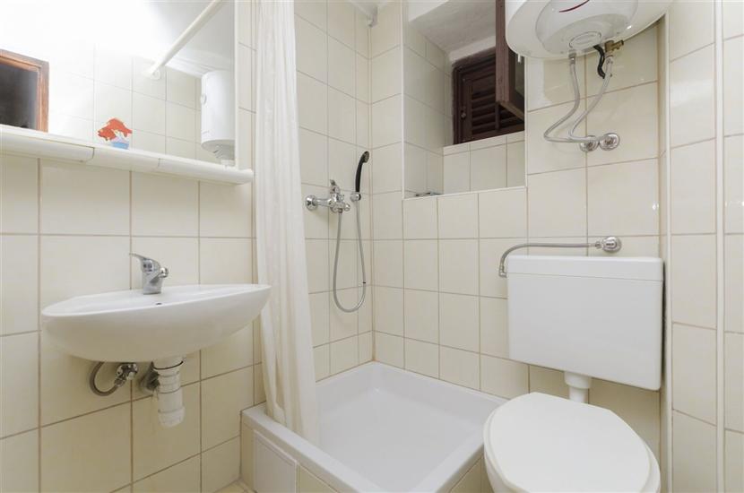 Apartment A1, for 5 persons