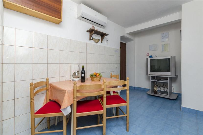 Apartment A1, for 5 persons