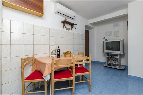 Apartment A1, for 5 persons