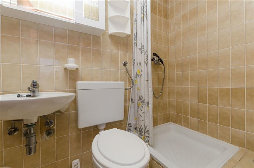 Apartment A2, for 5 persons