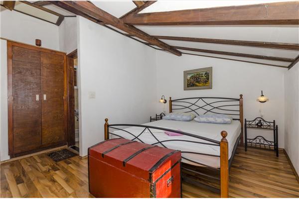 Apartment A2, for 5 persons