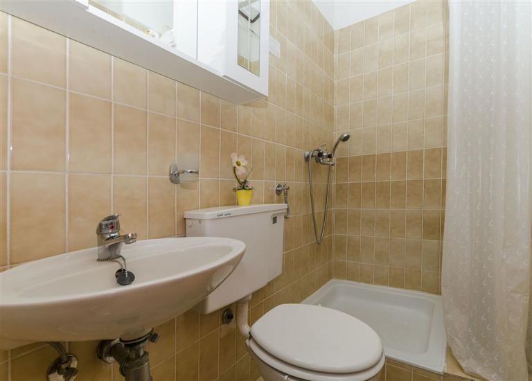 Apartment A2, for 5 persons