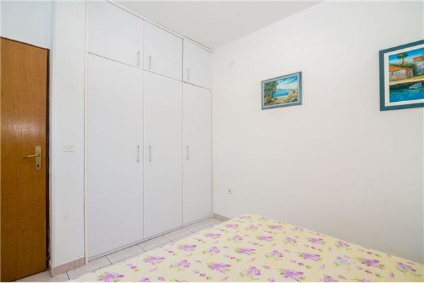 Apartment A1, for 5 persons