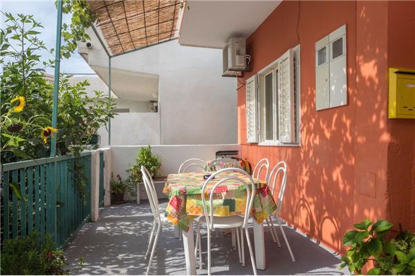 Apartment A1, for 5 persons