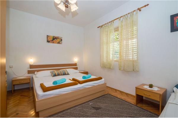 Apartment A1, for 5 persons