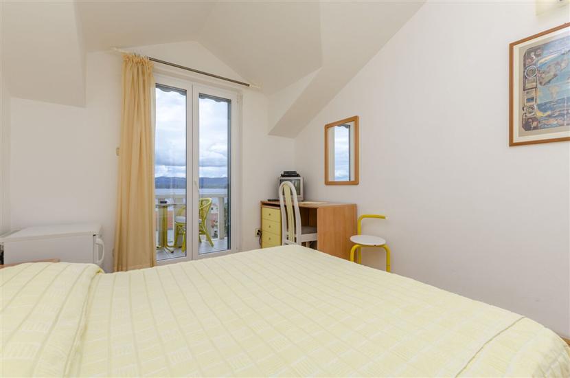 Room S2, for 2 persons