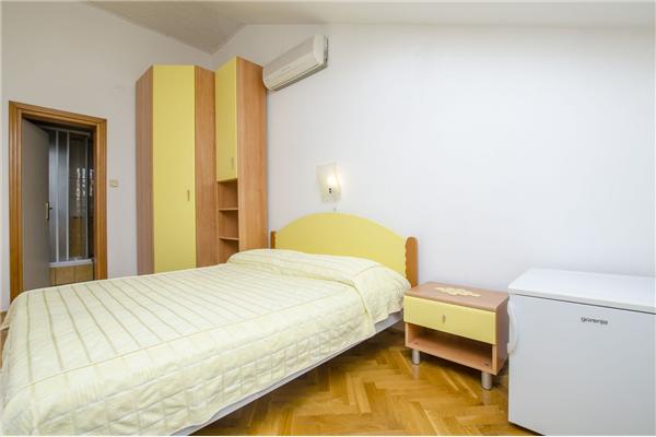 Room S2, for 2 persons